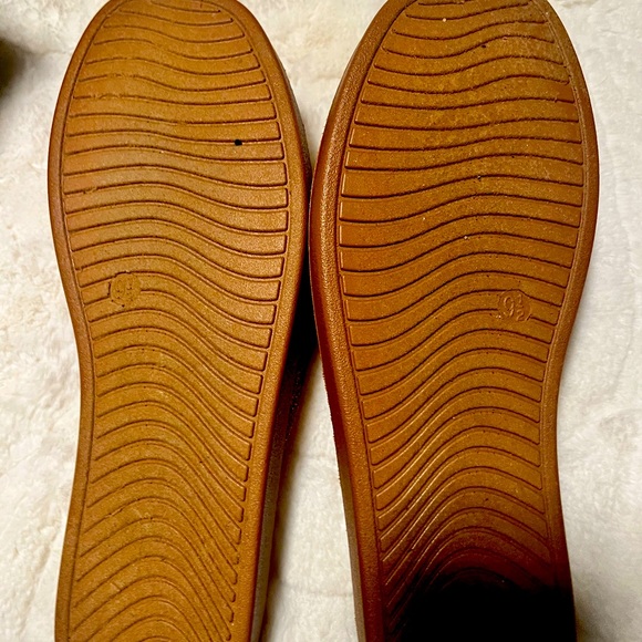 Cushionaire memory foam sandal slipper worn once - Picture 2 of 2